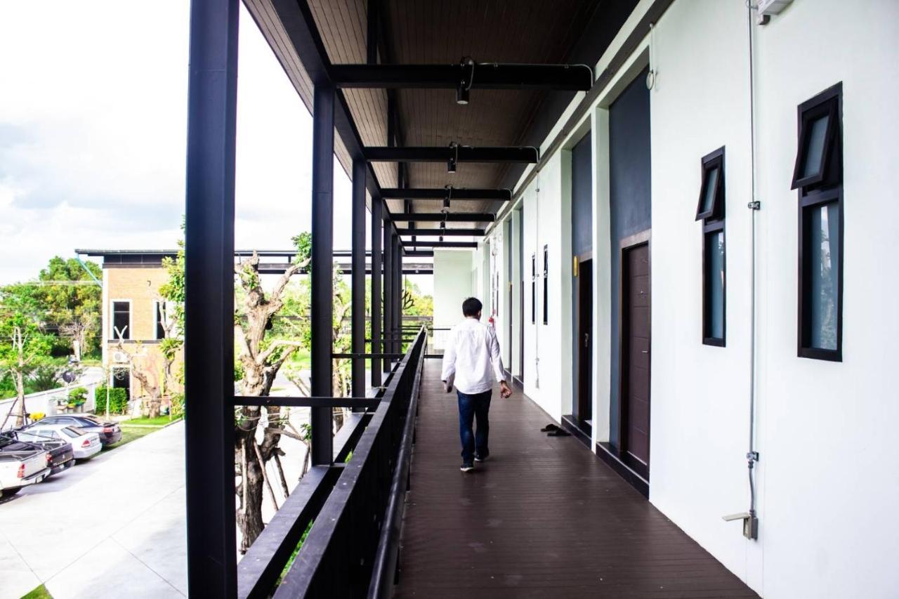 De Vine House Hotel Roi Et Buitenkant foto