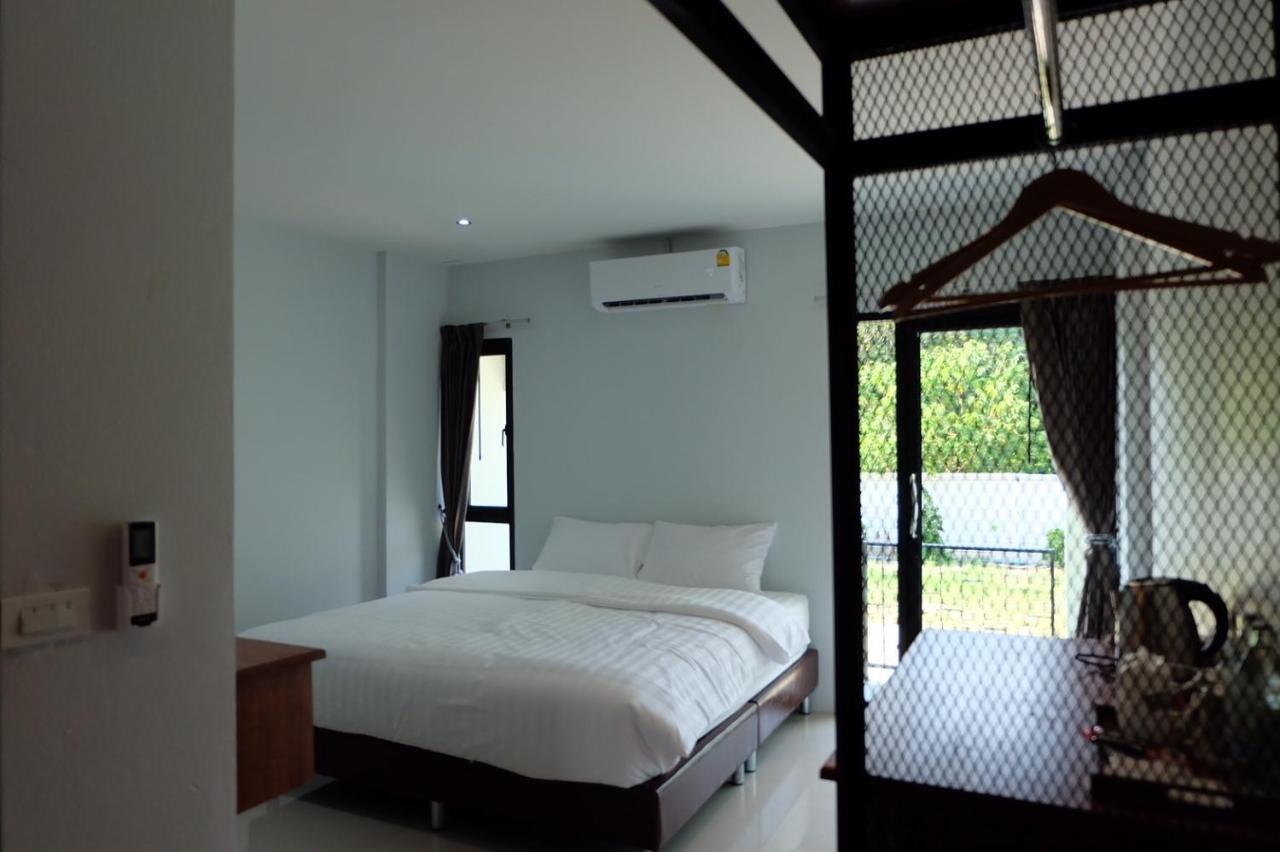 De Vine House Hotel Roi Et Buitenkant foto