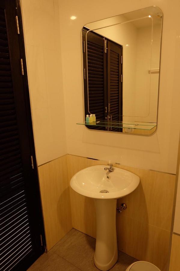 De Vine House Hotel Roi Et Buitenkant foto